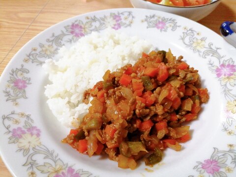 お弁当にも☆ピーマンとミニトマト入りのドライカレー